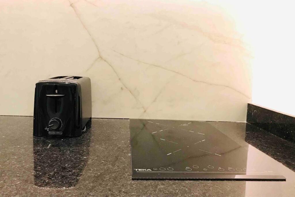Apartamento Workspace-reliable Wifi-ac Close To Everything *